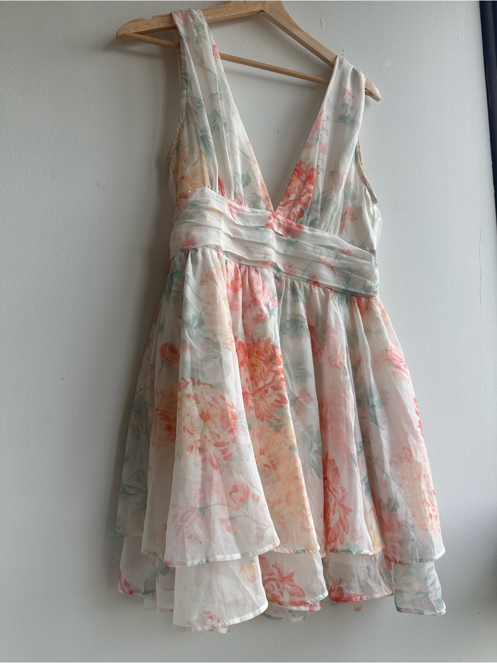 Abercrombie Floral V-Neck Chiffon Party Dress in Cream and Coral